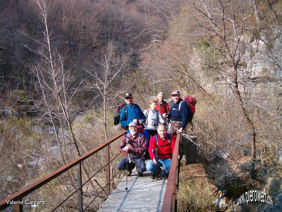 3' Ponte sul torrente.jpg